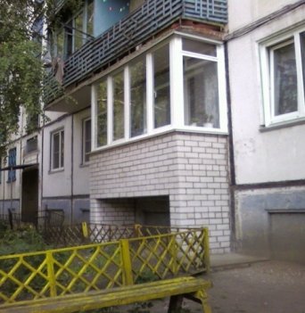 Балкон на первом этаже на фундаменте Приставной балкон на фундаменте
