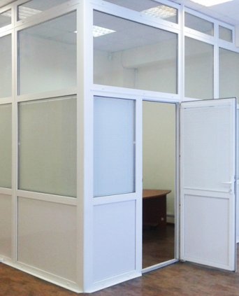 Офисные перегородки из пластикового профиля Пластиковые офисные перегородки